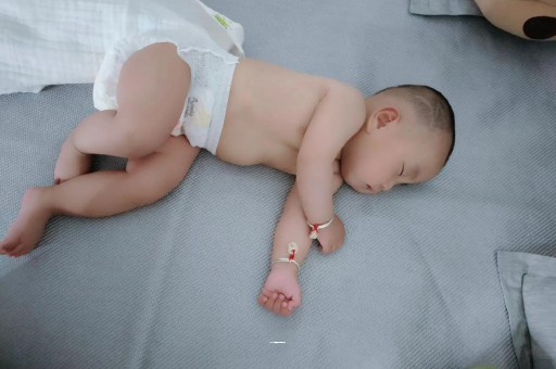 永新宝宝积食发烧怎么处理